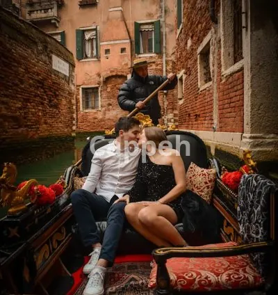 I will provide a memorable photoshoot in venice
